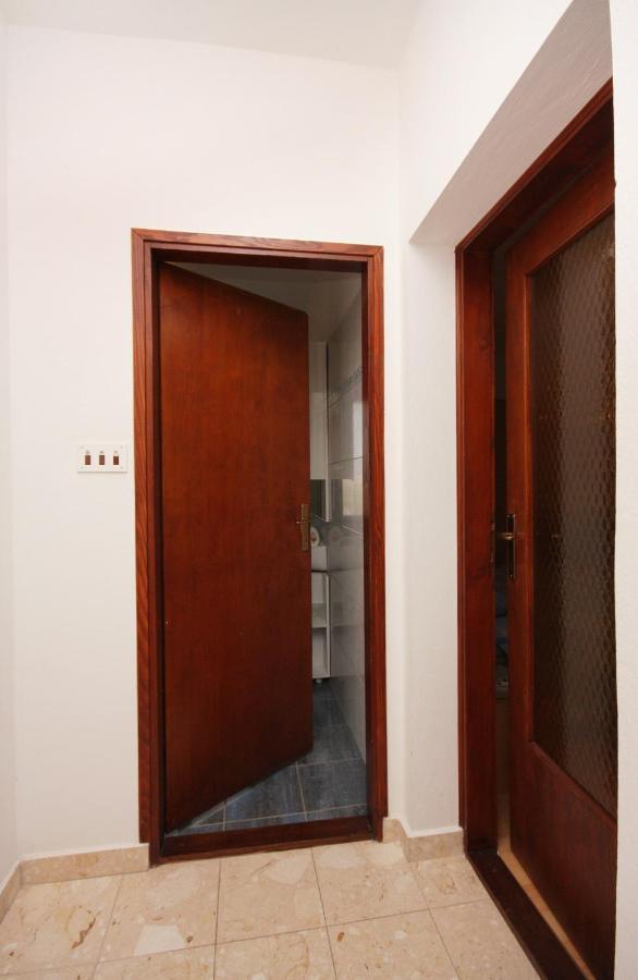 Apartment Vrbnik 5301B Экстерьер фото