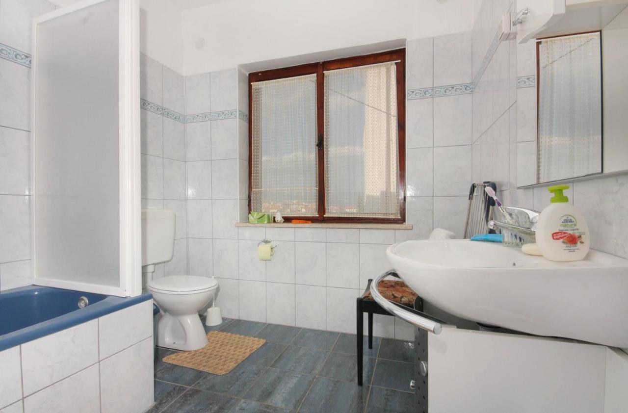 Apartment Vrbnik 5301B Экстерьер фото